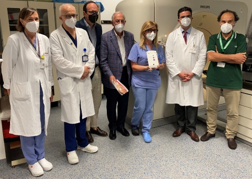 Neues Gerät für Radiotherapie dank LILT und Bankinstitut Banca Udine