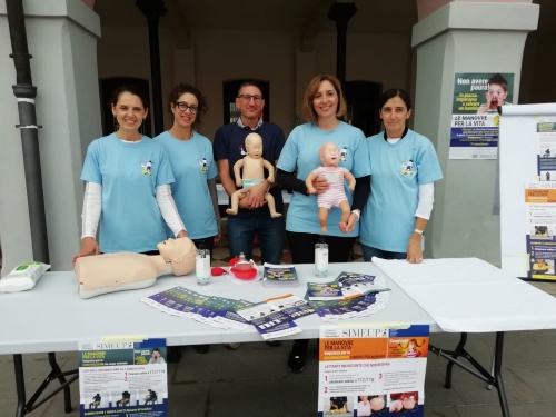 Sucès a Palme par "Una manovra per la vita": pediatris a disposizion par insegnâ piçulis azions che a salvin la vite 