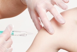 Die Impfstelle im Messegelände in Martignacco wird für ordinäre Nachholimpfungen wieder geöffnet.