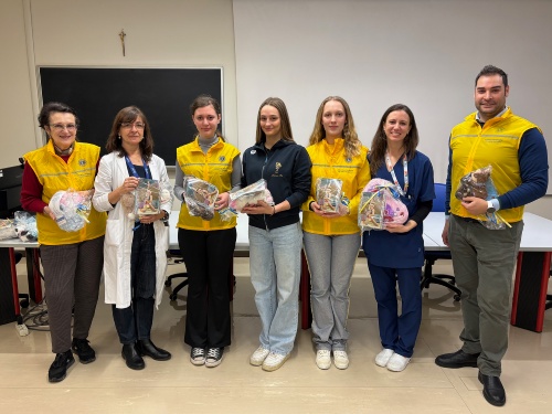 Sport, cuore e territorio: Tara Dragas e il Lions Club portano un sorriso in Pediatria a Udine